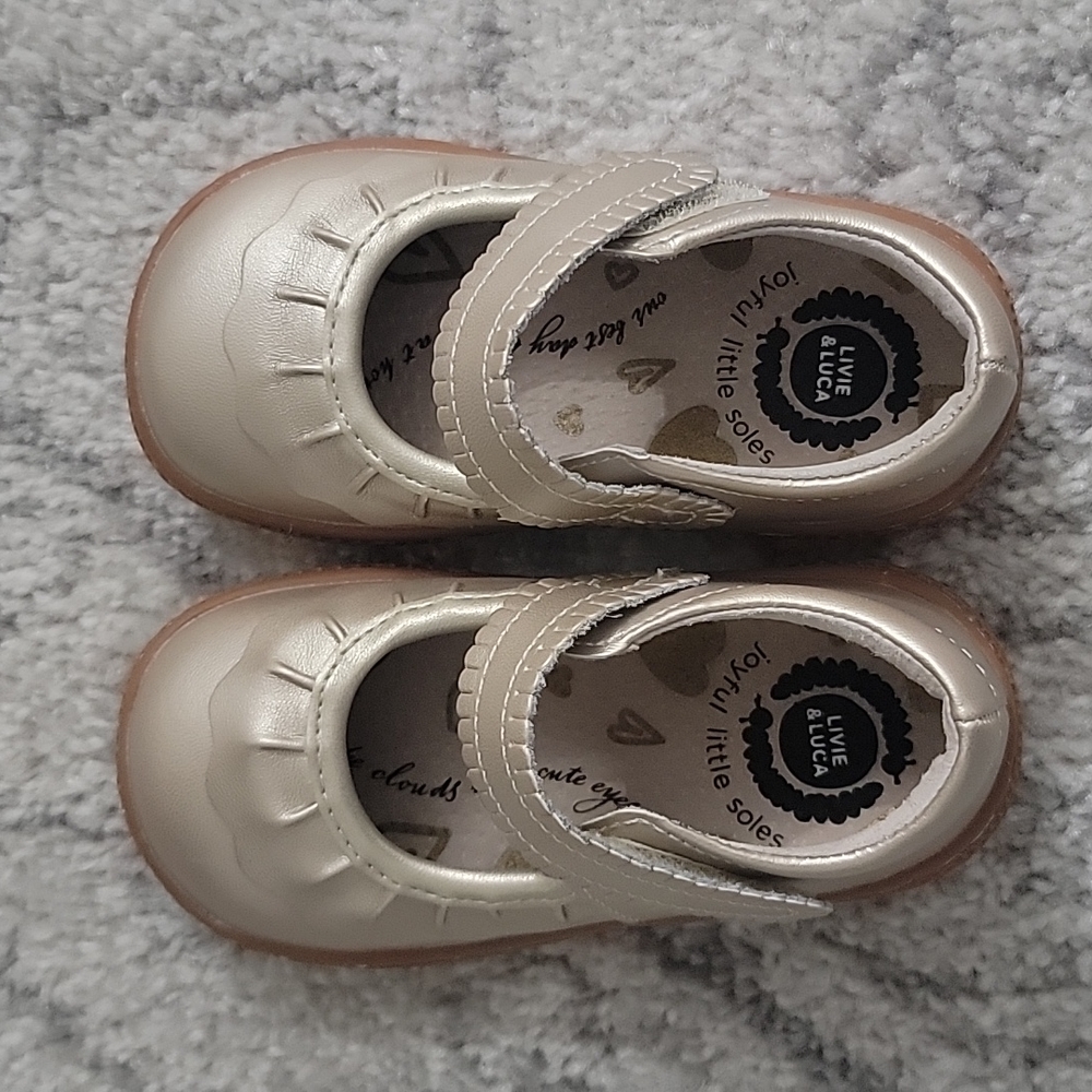 Livie and Luca gold mary jane shoes size 6 never worn